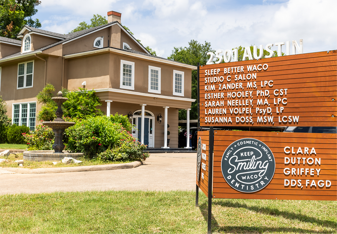 Directory sign outside of Keep Smiling Waco